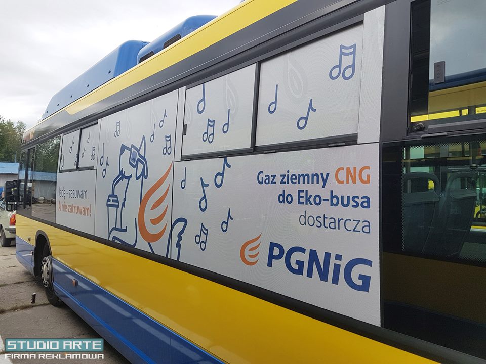 Oklejanie autobusów reklamą dla PGNiG